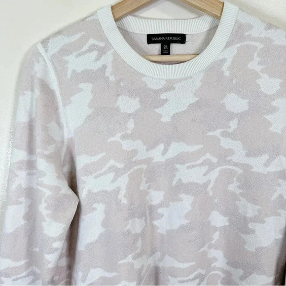 Banana Republic Camo-Print Jacquard Crew  Neck Wool Sweater - Picture 10 of 16